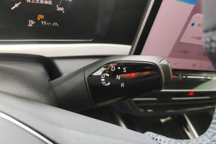 Used Volkswagen Passat 2025 Pro 380TSI Dragon Supreme Edition Gear Lever