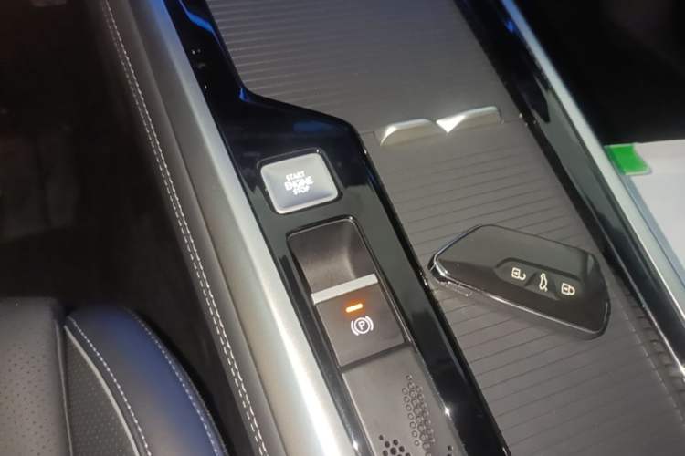 Used Volkswagen Passat 2025 Pro 380TSI Dragon Supreme Edition Gear Lever