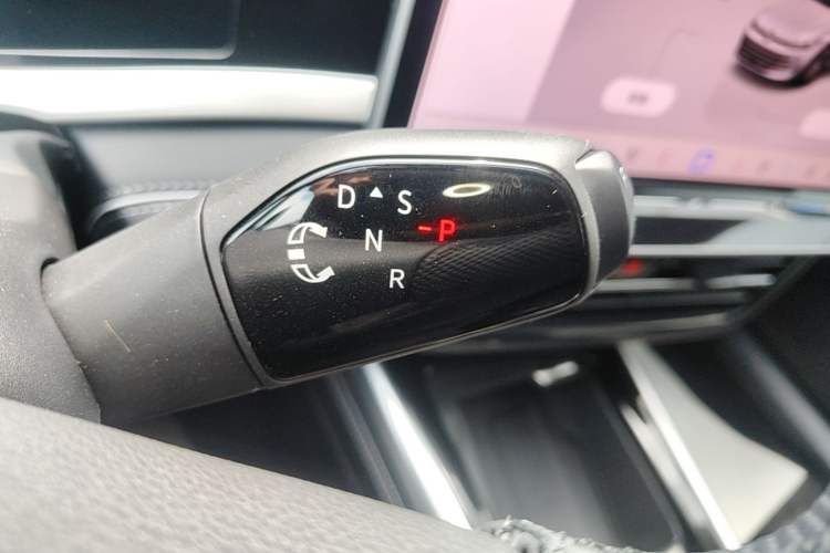 Used Volkswagen Passat 2025 Pro 380TSI Dragon Supreme Edition Gear Lever
