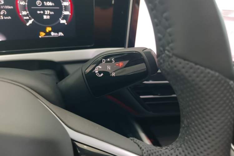 Used Volkswagen Passat 2025 Pro 380TSI Dragon Supreme Edition Gear Lever