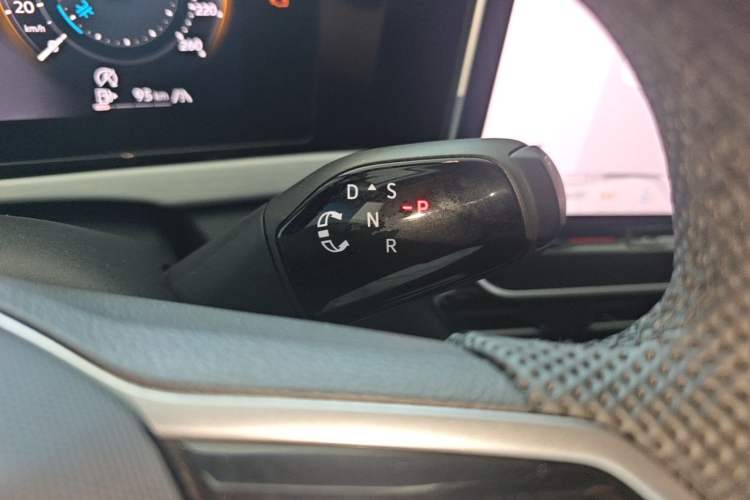 Used Volkswagen Passat 2025 Pro 380TSI Dragon Supreme Edition Gear Lever