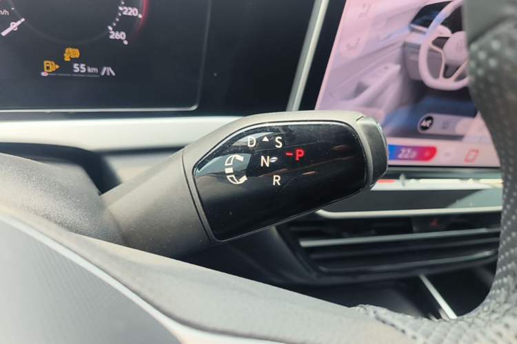 Used Volkswagen Passat 2025 Pro 380TSI Dragon Supreme Edition Gear Lever