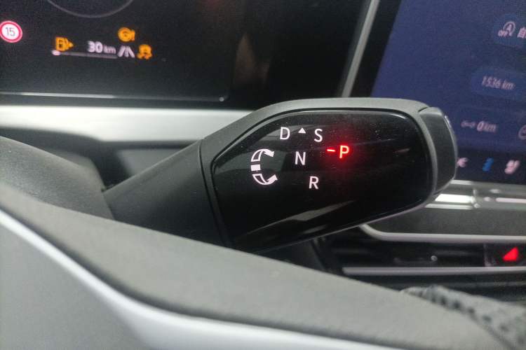 Used Volkswagen Passat 2025 Pro 380TSI Dragon Supreme Edition Gear Lever