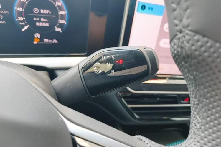 Used Volkswagen Passat 2025 Pro 380TSI Dragon Supreme Edition Gear Lever