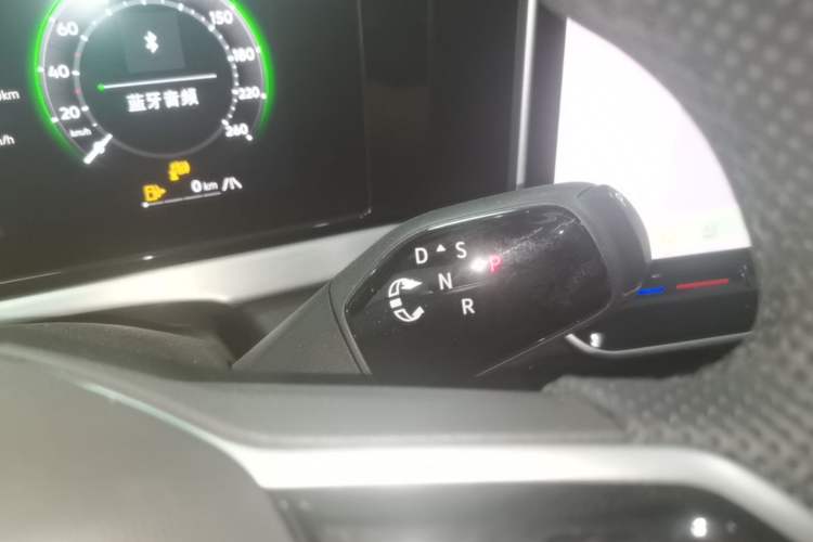 Used Volkswagen Passat 2025 Pro 380TSI Dragon Supreme Edition Gear Lever