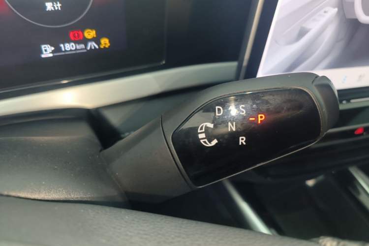 Used Volkswagen Passat 2025 Pro 380TSI Dragon Supreme Edition Gear Lever