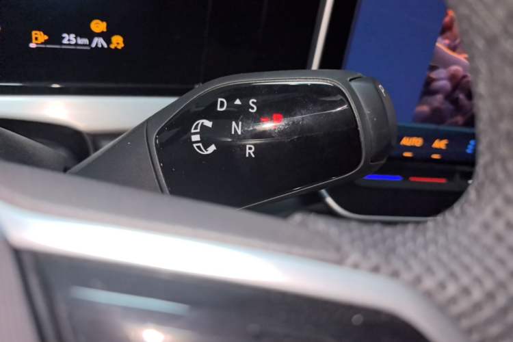 Used Volkswagen Passat 2025 Pro 380TSI Dragon Supreme Edition Gear Lever