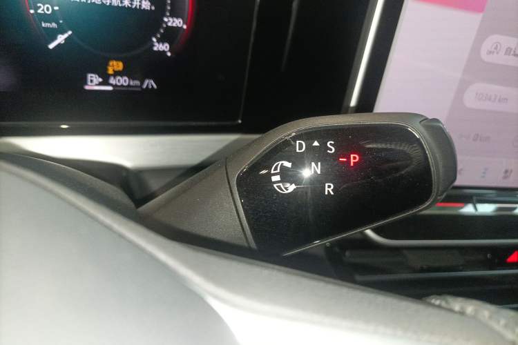 Used Volkswagen Passat 2025 Pro 380TSI Dragon Supreme Edition Gear Lever