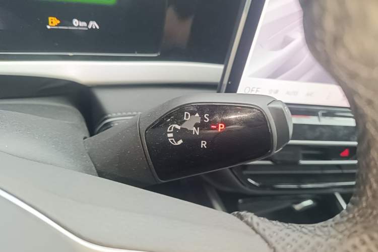 Used Volkswagen Passat 2025 Pro 380TSI Dragon Supreme Edition Gear Lever