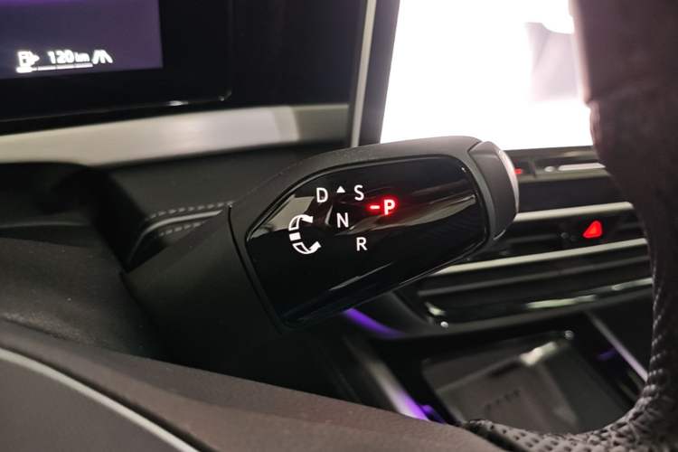 Used Volkswagen Passat 2025 Pro 380TSI Dragon Supreme Edition Gear Lever
