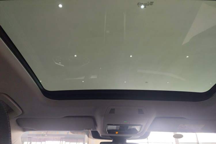 Used Volkswagen Passat 2025 Pro 380TSI Dragon Supreme Edition Headliner