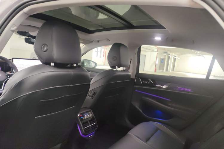 Used Volkswagen Passat 2025 Pro 380TSI Dragon Supreme Edition Headliner
