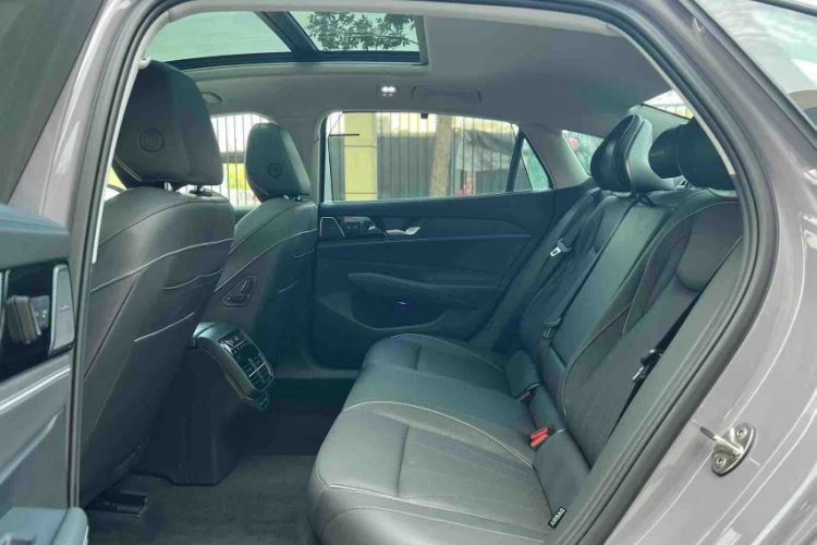 Used Volkswagen Passat 2025 Pro 380TSI Dragon Supreme Edition Interior 2