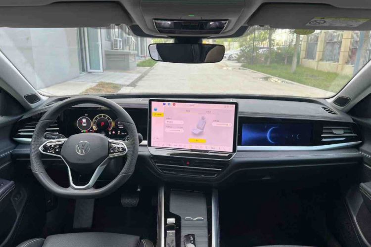 Used Volkswagen Passat 2025 Pro 380TSI Dragon Supreme Edition Interior 3