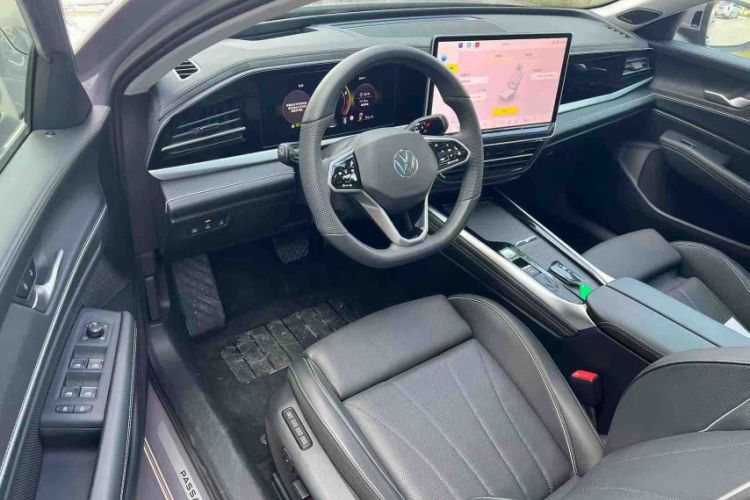 Used Volkswagen Passat 2025 Pro 380TSI Dragon Supreme Edition Interior 4