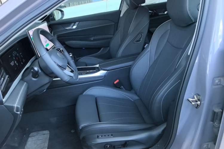 Used Volkswagen Passat 2025 Pro 380TSI Dragon Supreme Edition Left Front Seat