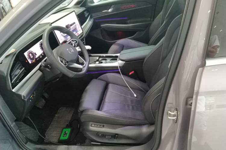 Used Volkswagen Passat 2025 Pro 380TSI Dragon Supreme Edition Left Front Seat