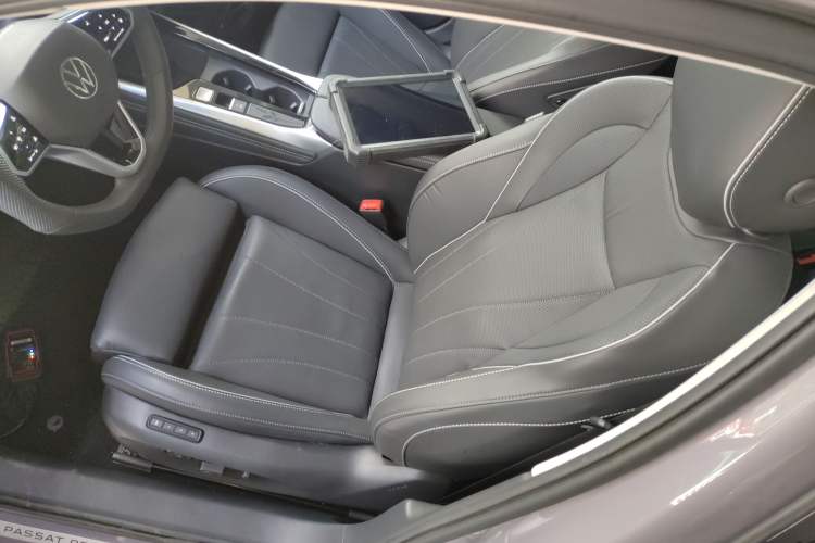 Used Volkswagen Passat 2025 Pro 380TSI Dragon Supreme Edition Left Front Seat