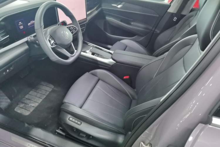 Used Volkswagen Passat 2025 Pro 380TSI Dragon Supreme Edition Left Front Seat