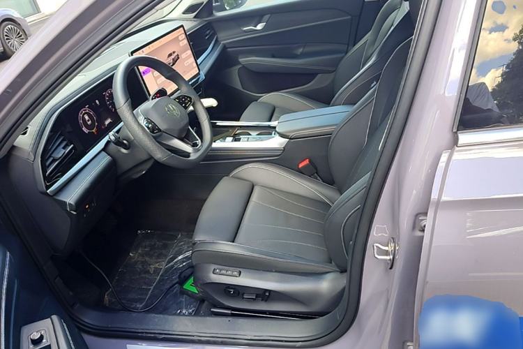 Used Volkswagen Passat 2025 Pro 380TSI Dragon Supreme Edition Left Front Seat