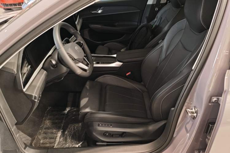 Used Volkswagen Passat 2025 Pro 380TSI Dragon Supreme Edition Left Front Seat