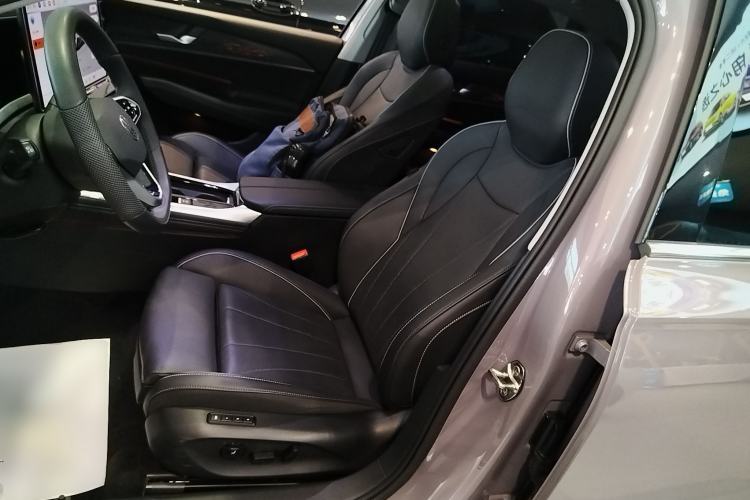Used Volkswagen Passat 2025 Pro 380TSI Dragon Supreme Edition Left Front Seat