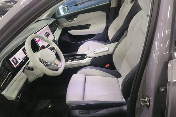Used Volkswagen Passat 2025 Pro 380TSI Dragon Glory Edition Left Front Seat