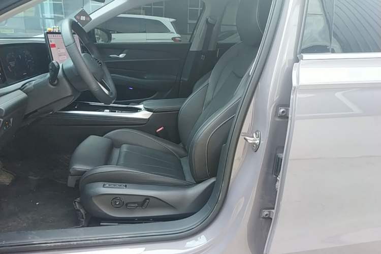 Used Volkswagen Passat 2025 Pro 380TSI Dragon Supreme Edition Left Front Seat