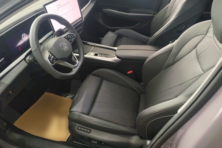 Used Volkswagen Passat 2025 Pro 380TSI Dragon Supreme Edition Left Front Seat