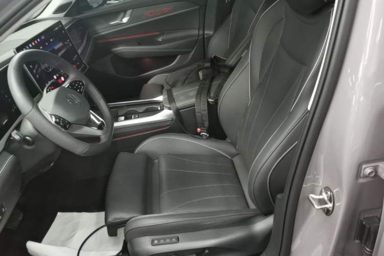 Used Volkswagen Passat 2025 Pro 380TSI Dragon Supreme Edition Left Front Seat
