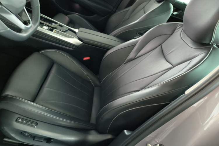 Used Volkswagen Passat 2025 Pro 380TSI Dragon Supreme Edition Left Front Seat