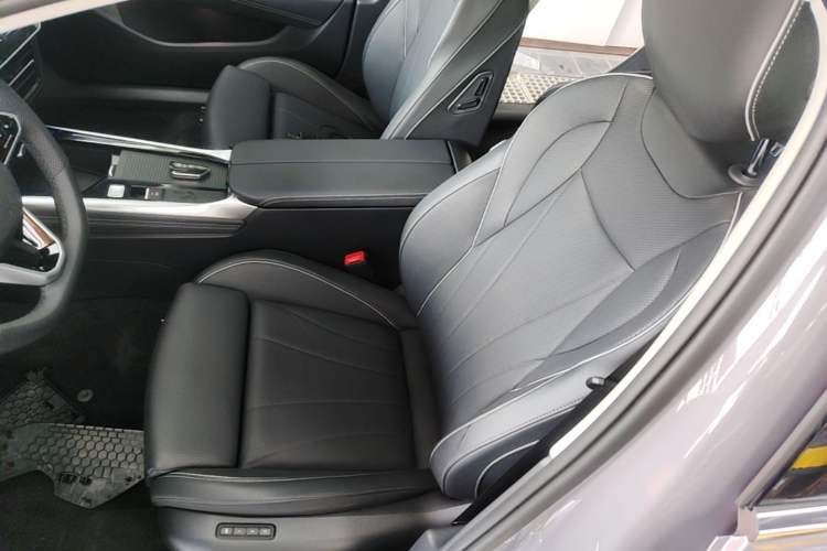 Used Volkswagen Passat 2025 Pro 380TSI Dragon Supreme Edition Left Front Seat