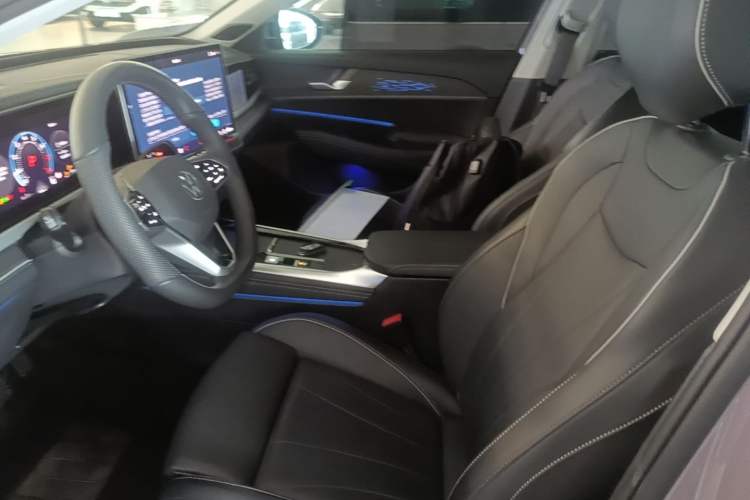 Used Volkswagen Passat 2025 Pro 380TSI Dragon Supreme Edition Left Front Seat