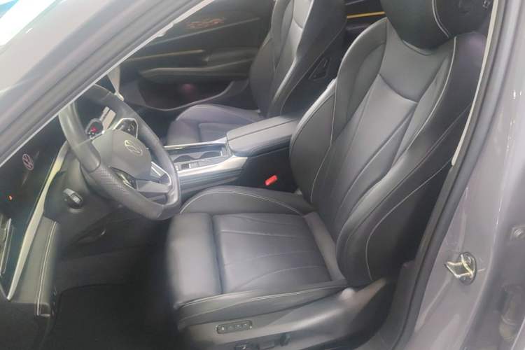 Used Volkswagen Passat 2025 Pro 380TSI Dragon Supreme Edition Left Front Seat