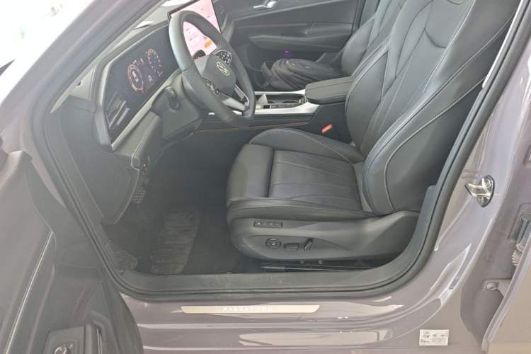 Used Volkswagen Passat 2025 Pro 380TSI Dragon Supreme Edition Left Front Seat