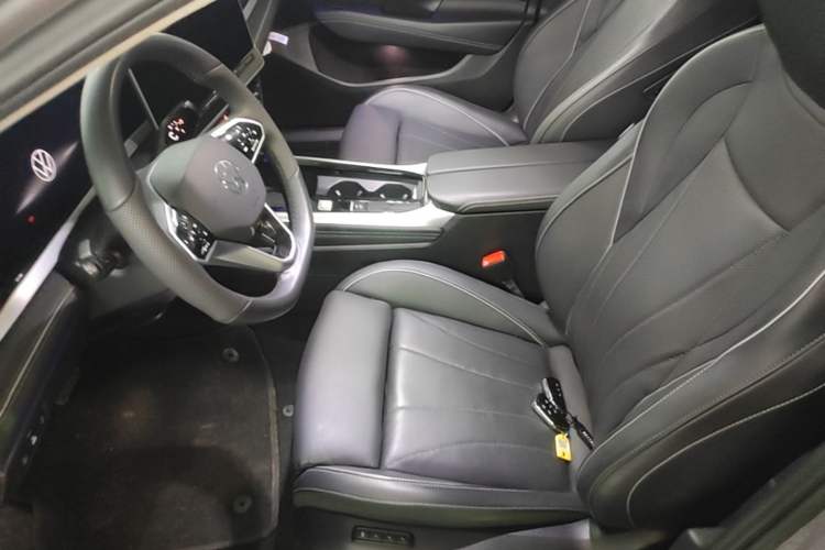 Used Volkswagen Passat 2025 Pro 380TSI Dragon Supreme Edition Left Front Seat