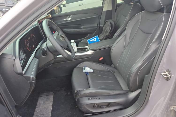Used Volkswagen Passat 2025 Pro 380TSI Dragon Supreme Edition Left Front Seat