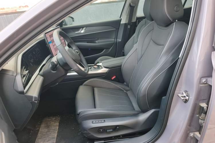Used Volkswagen Passat 2025 Pro 380TSI Dragon Supreme Edition Left Front Seat