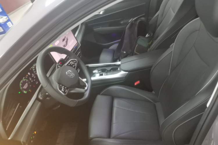 Used Volkswagen Passat 2025 Pro 380TSI Dragon Supreme Edition Left Front Seat