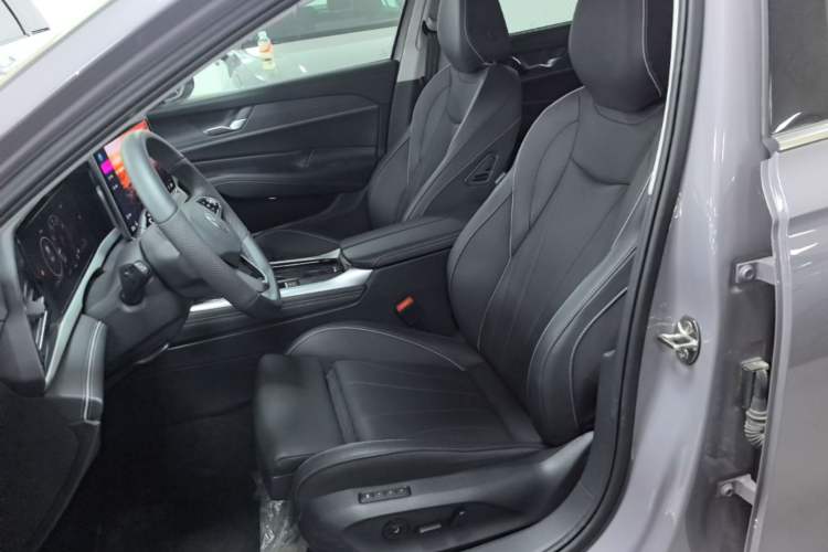 Used Volkswagen Passat 2025 Pro 380TSI Dragon Supreme Edition Left Front Seat