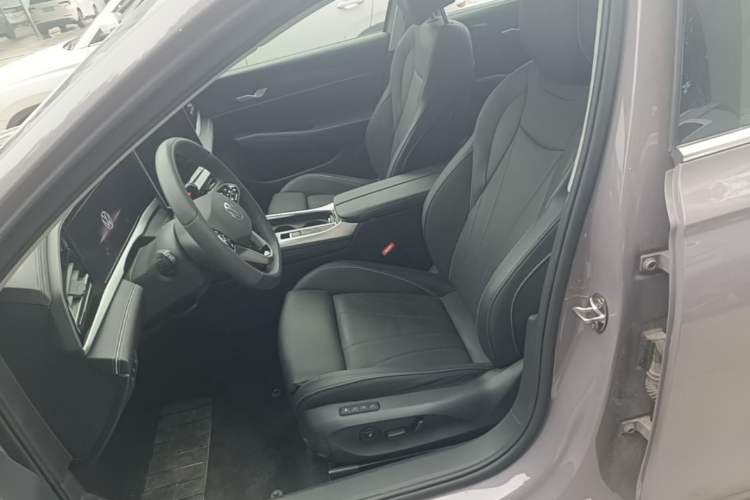 Used Volkswagen Passat 2025 Pro 380TSI Dragon Supreme Edition Left Front Seat