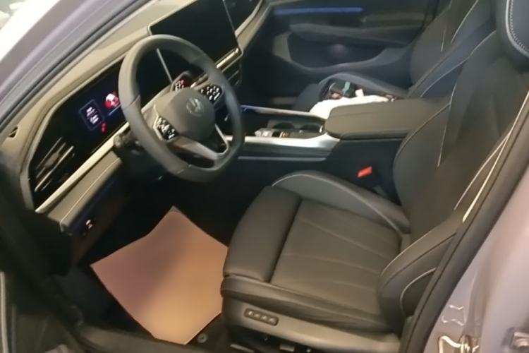 Used Volkswagen Passat 2025 Pro 380TSI Dragon Supreme Edition Left Front Seat