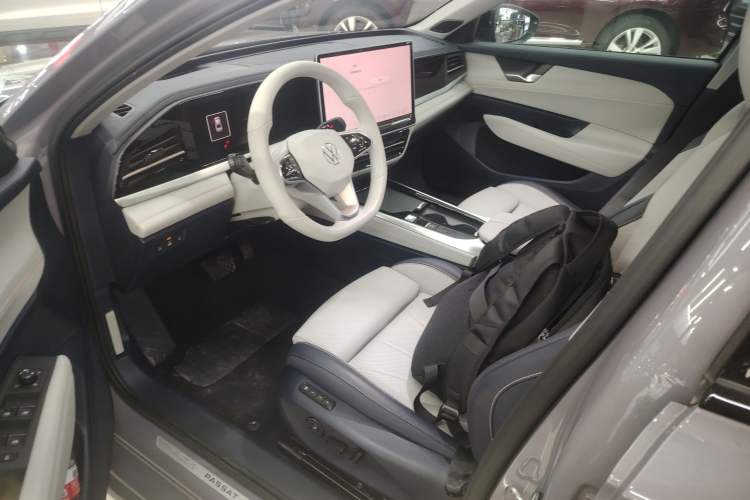 Used Volkswagen Passat 2025 Pro 380TSI Starry Dragon Luxury Edition Left Front Seat