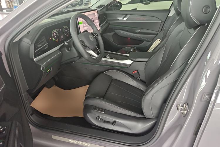 Used Volkswagen Passat 2025 Pro 380TSI Dragon Supreme Edition Left Front Seat