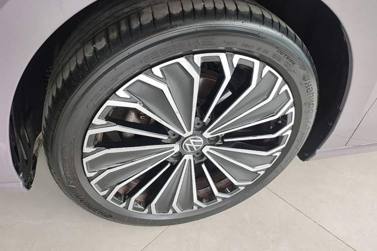 Used Volkswagen Passat 2025 Pro 380TSI Dragon Supreme Edition Left Front Wheel Hub