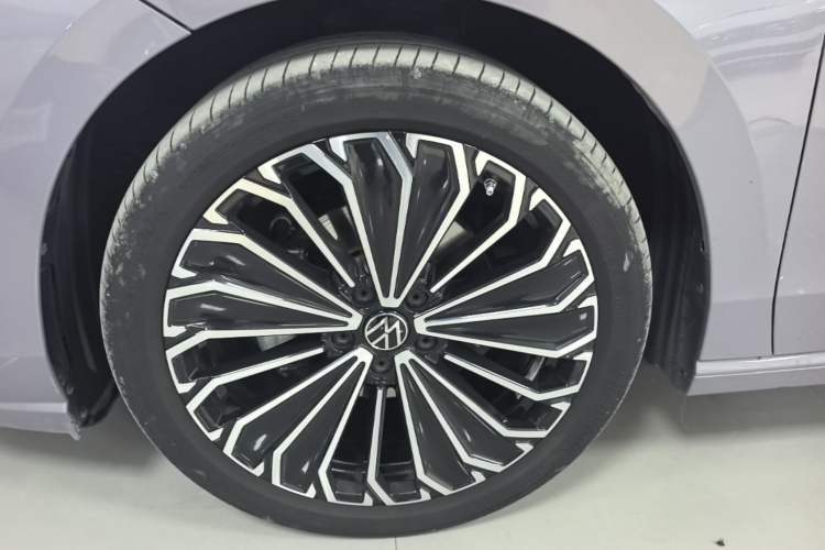 Used Volkswagen Passat 2025 Pro 380TSI Dragon Supreme Edition Left Front Wheel Hub