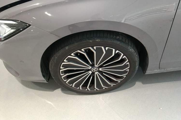 Used Volkswagen Passat 2025 Pro 380TSI Dragon Supreme Edition Left Front Wheel Hub
