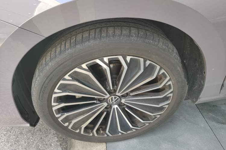 Used Volkswagen Passat 2025 Pro 380TSI Dragon Supreme Edition Left Front Wheel Hub