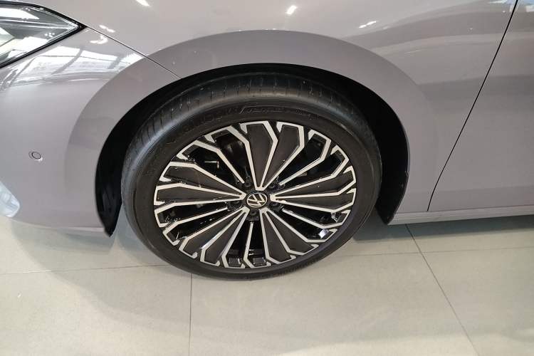 Used Volkswagen Passat 2025 Pro 380TSI Dragon Supreme Edition Left Front Wheel Hub