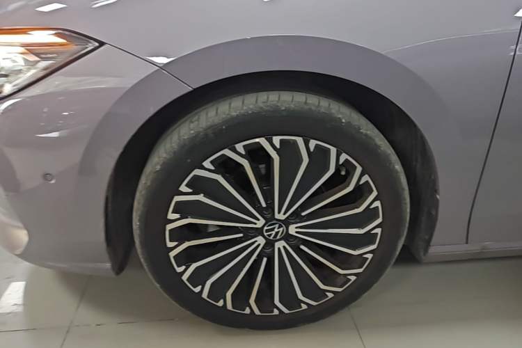 Used Volkswagen Passat 2025 Pro 380TSI Dragon Supreme Edition Left Front Wheel Hub